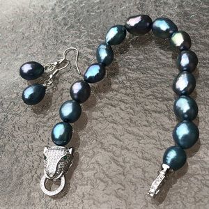 Genuine Pearl bracelet & earrings set w/Silk bag
